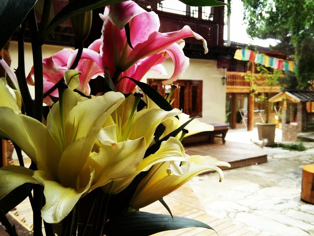 Shangri-La mid - mountain homestay Extérieur photo