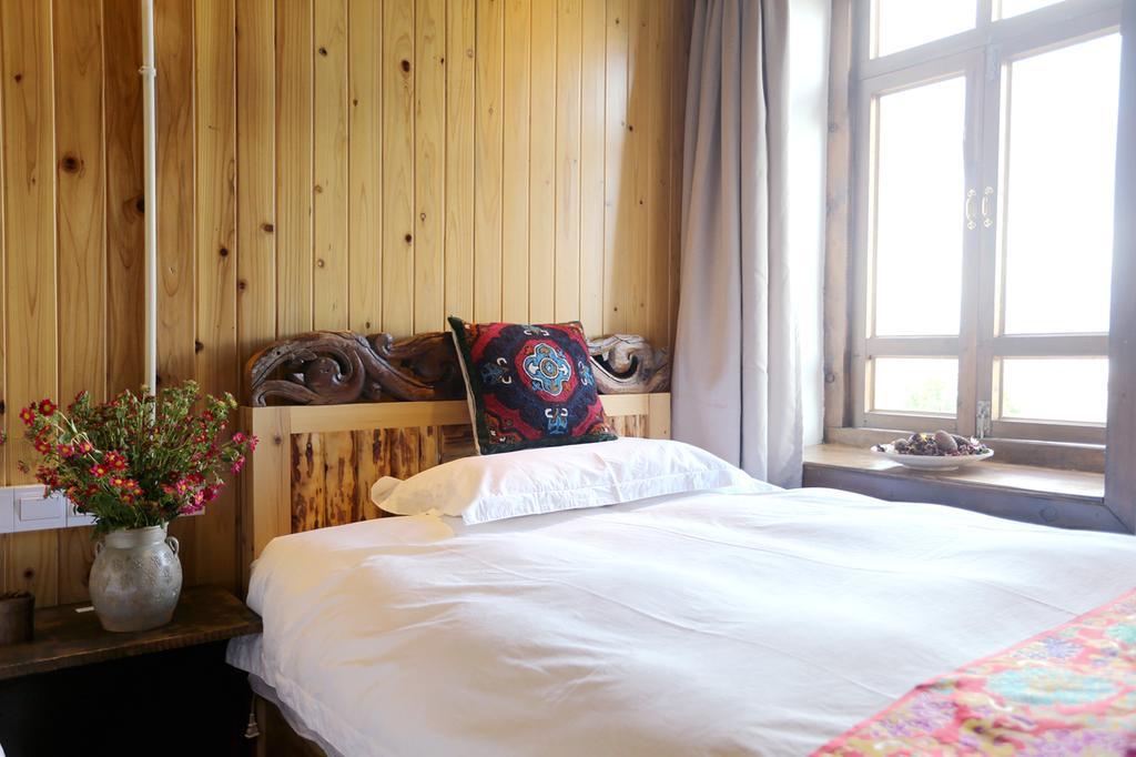 Shangri-La mid - mountain homestay Extérieur photo
