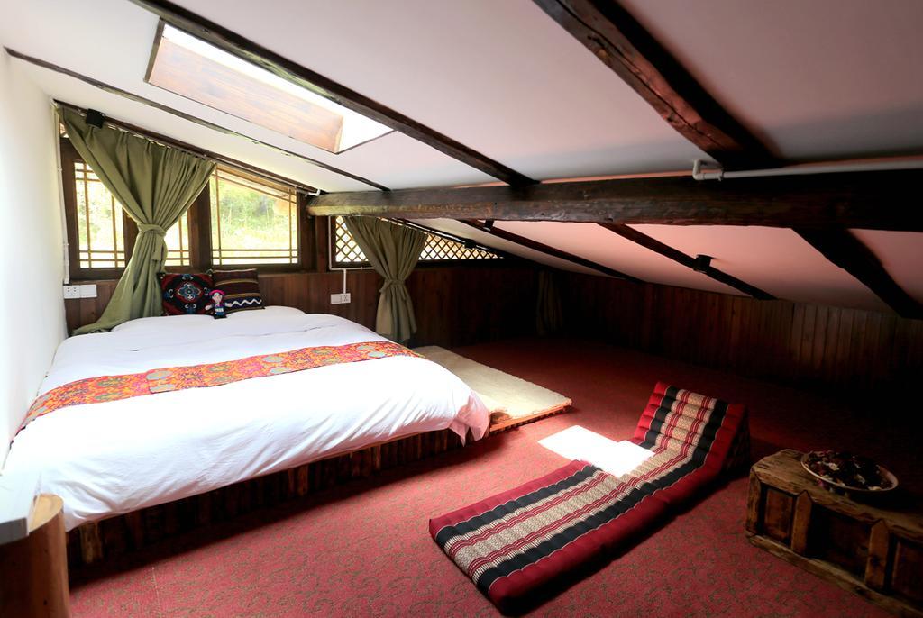 Shangri-La mid - mountain homestay Extérieur photo